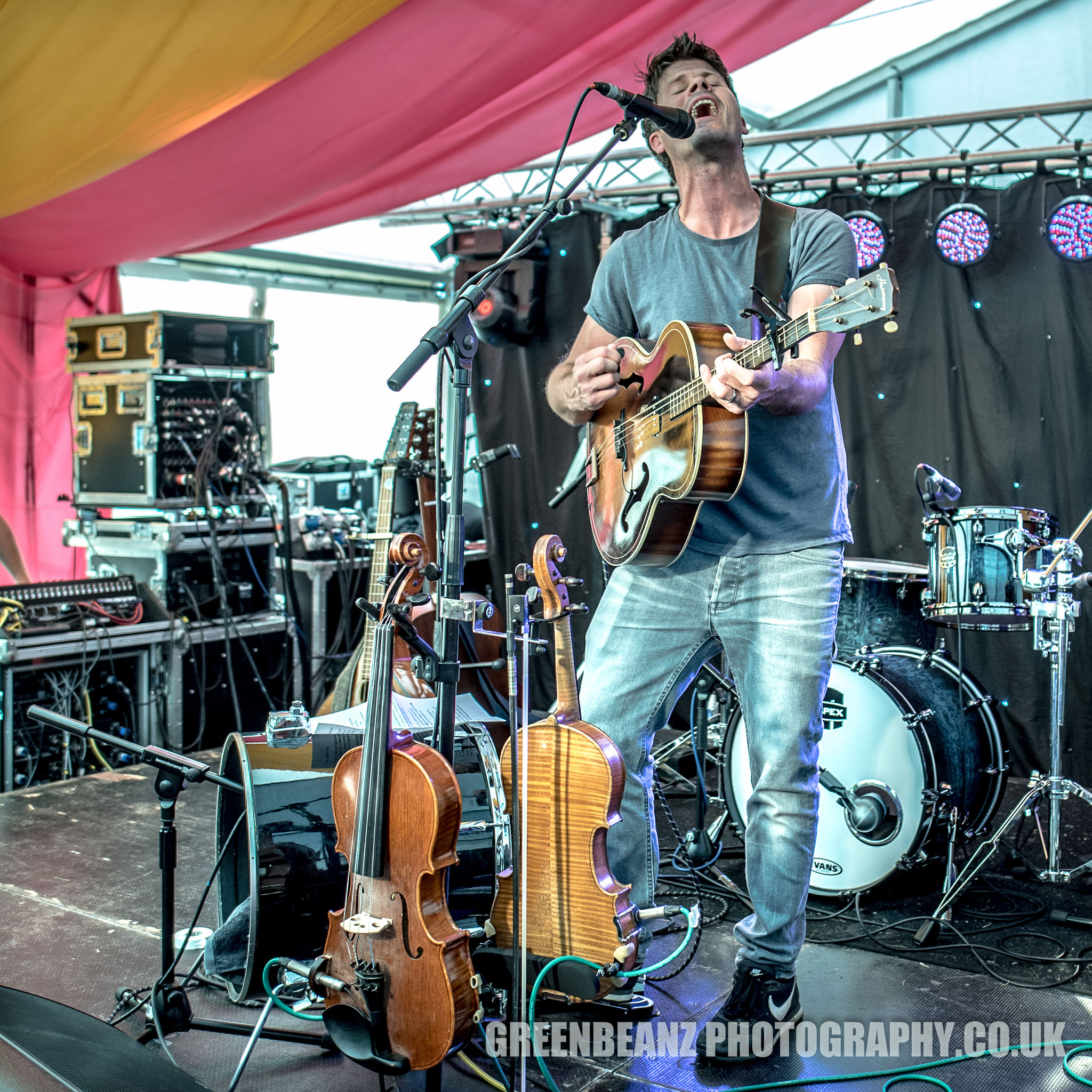 Seth Lakeman singing Uk Folk Singer band photography