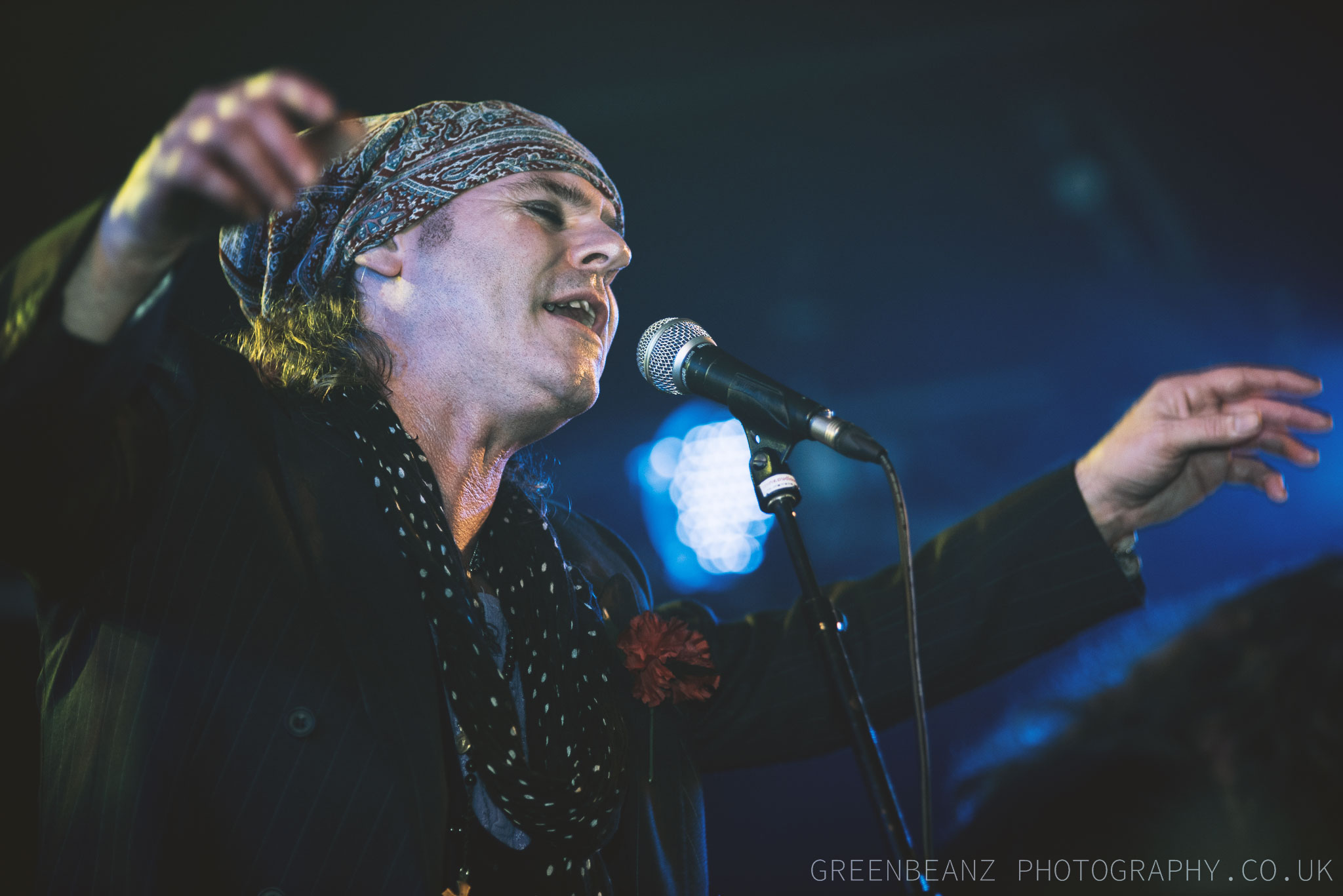 Spike from The Quireboys leads the fans in song back in Plymouth after 20+ years